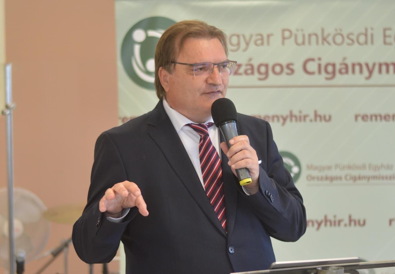 Read more about the article The Mission of Hungarian Gypsy Missions International