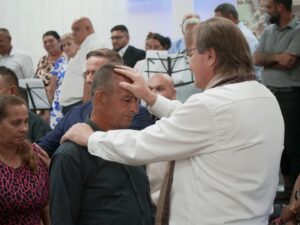 win lives by praying